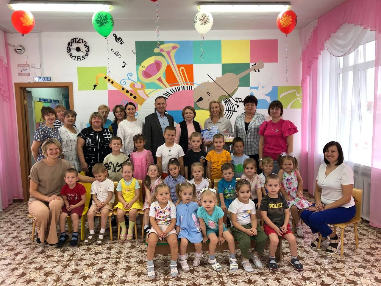Поздравление коллектива детского сада &quot;Колосок&quot;  с Днем воспитателя и дошкольного работника.
